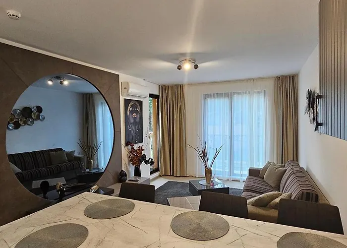 Vp Astoria 5 Villa Elenite